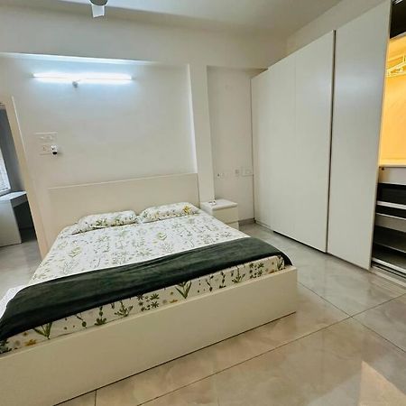 White House Sky View Theatre Villa In Gachibowli Екстериор снимка