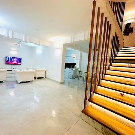 White House Sky View Theatre Villa In Gachibowli Екстериор снимка