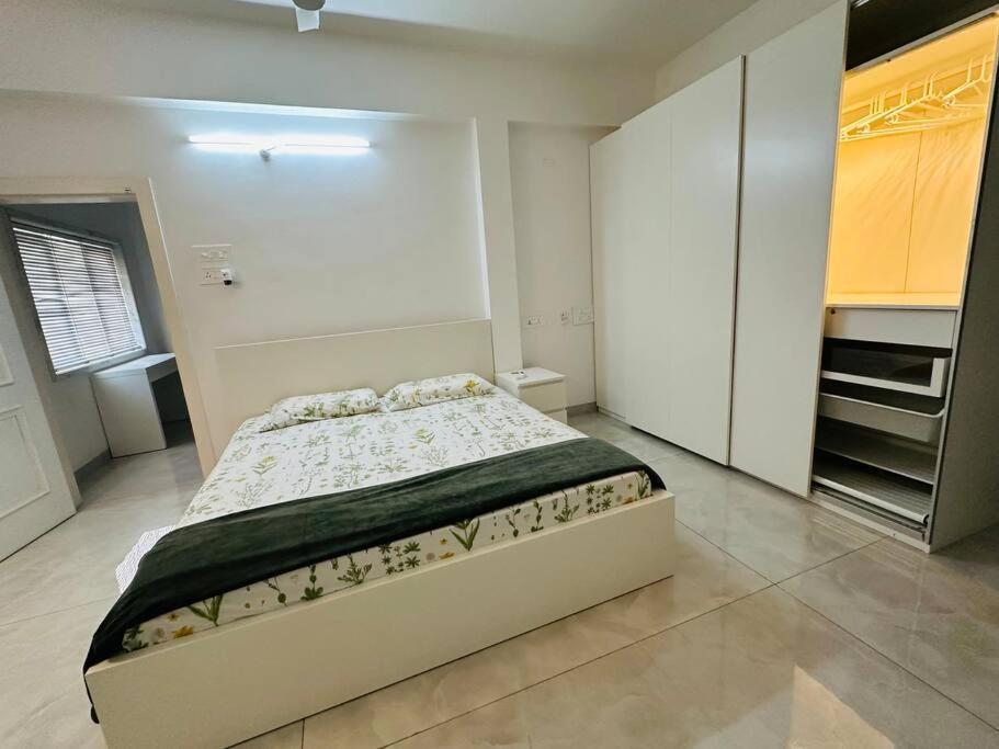 White House Sky View Theatre Villa In Gachibowli Екстериор снимка