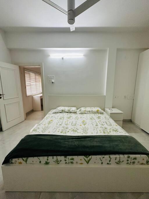 White House Sky View Theatre Villa In Gachibowli Екстериор снимка