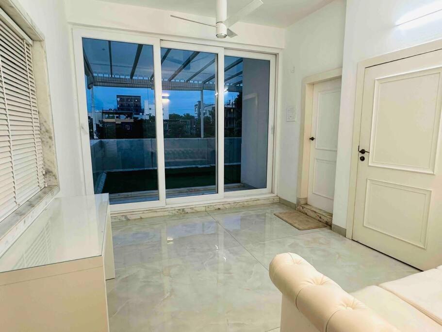 White House Sky View Theatre Villa In Gachibowli Екстериор снимка