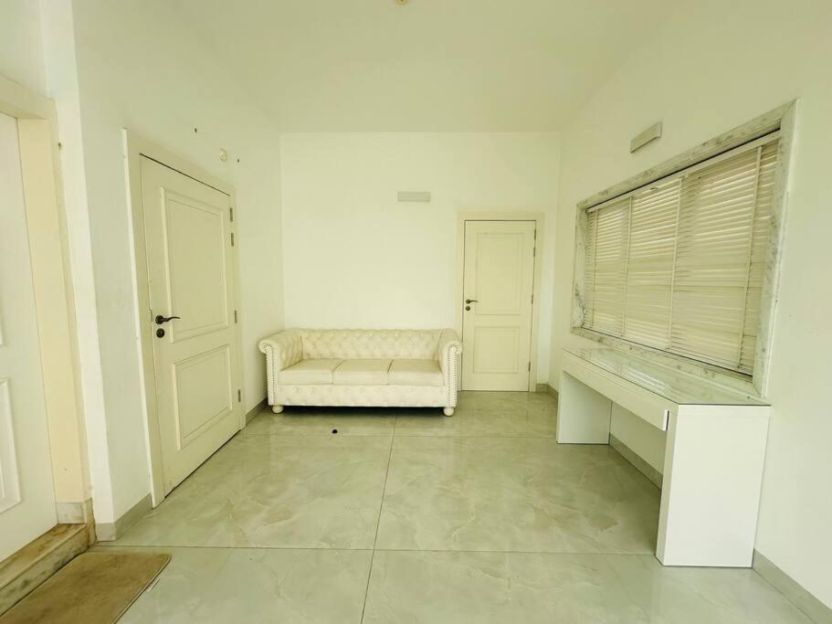 White House Sky View Theatre Villa In Gachibowli Екстериор снимка