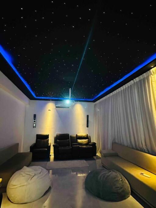 White House Sky View Theatre Villa In Gachibowli Екстериор снимка