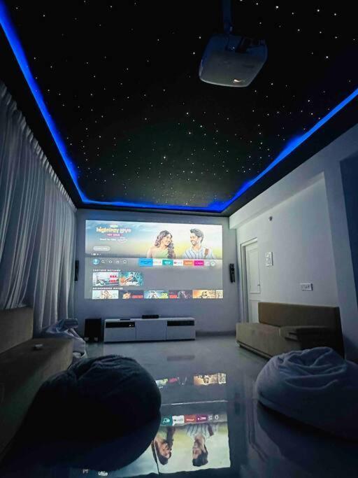 White House Sky View Theatre Villa In Gachibowli Екстериор снимка