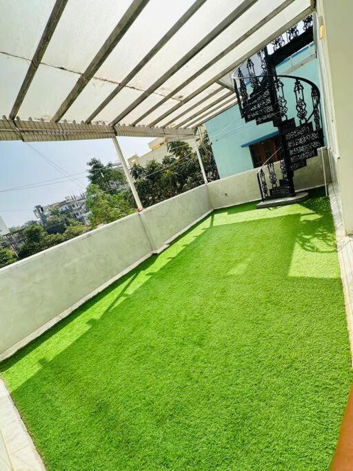 White House Sky View Theatre Villa In Gachibowli Екстериор снимка